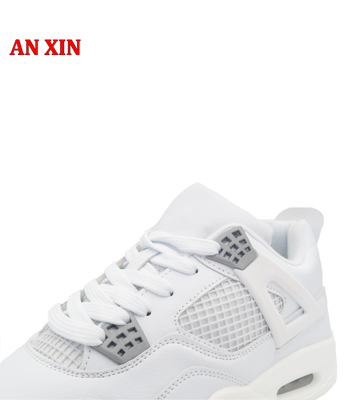 Picture of Men's white sports shoe