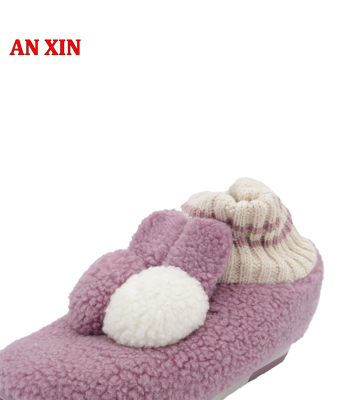 Picture of Purple closed winter slippers for children
